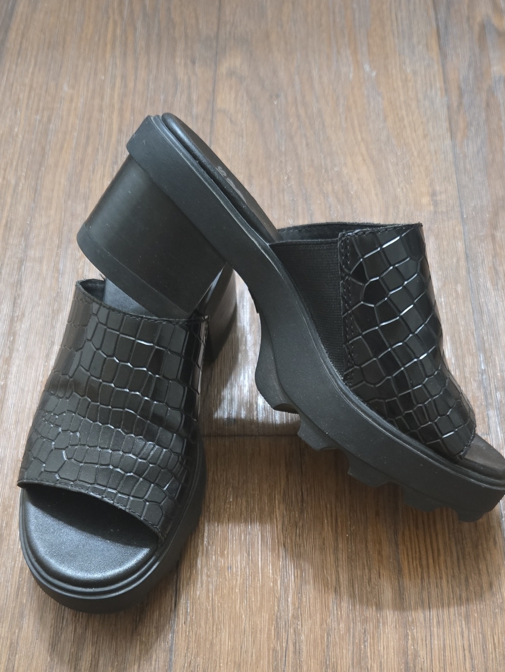 Sorel Black Croc-Embossed Platform Mule Sandals - Women